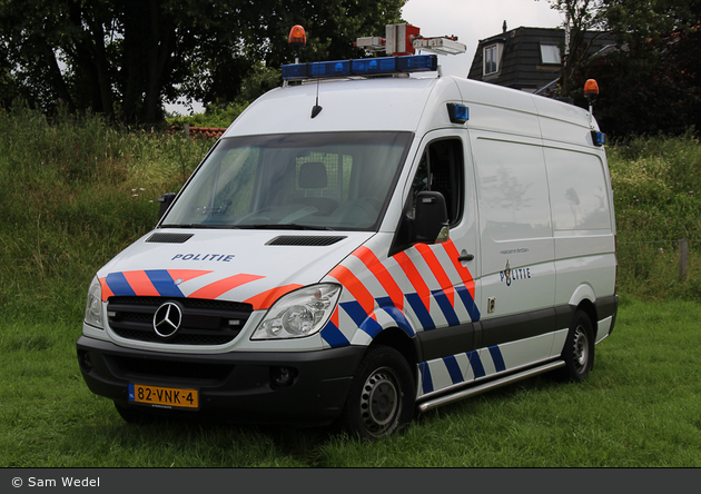 Utrecht - Politie - VOA - VUKw - 06.39 (a.D.)