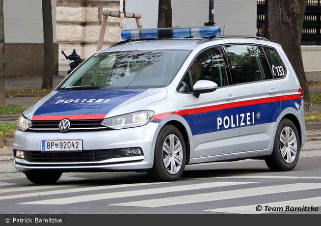 BP-92042 - Volkswagen Touran II - FuStW