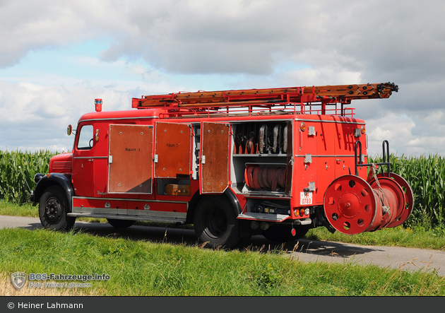 Hamburger Feuerwehrhistoriker LF 16 (HH-2589) (a.D.)