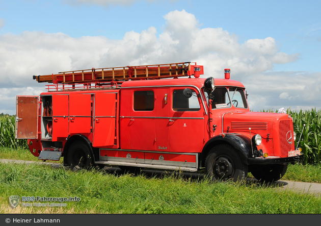 Hamburger Feuerwehrhistoriker LF 16 (HH-2589) (a.D.)