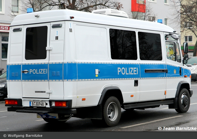 B-30748 - MB Vario 816 D - GruKW Fü