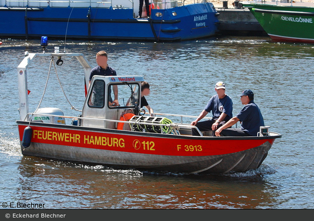 Florian Hamburg Neuland Kleinboot