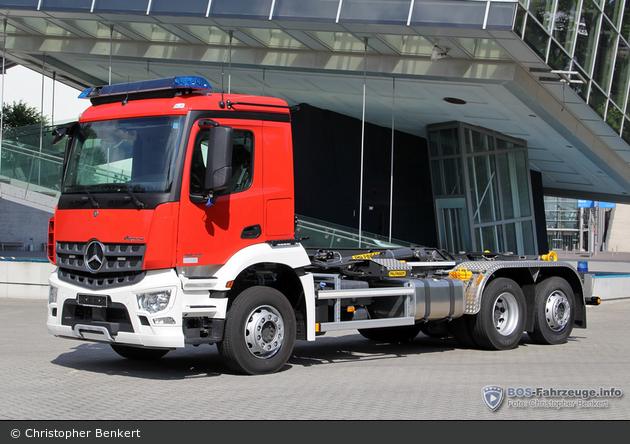 Mercedes-Benz Arocs 2543 - Palfinger - WLF