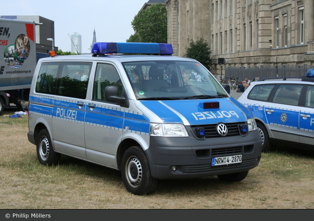 Düsseldorf - VW T5 - FuSTW (NRW 4-2870)