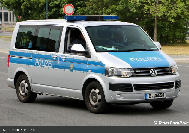 B-30558 - VW T5 Multivan - Kleinbus mit Funk