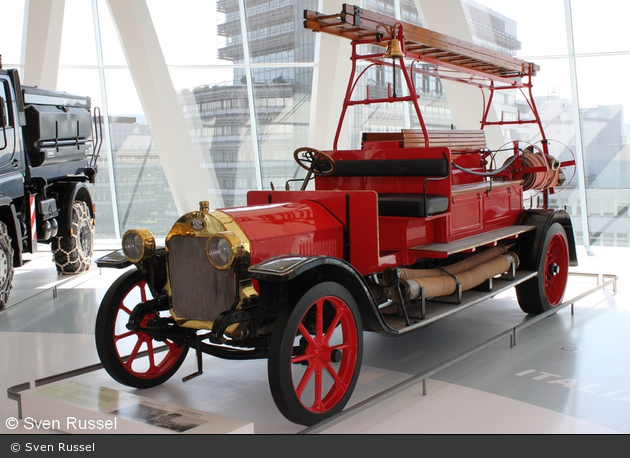 Stuttgart - Mercedes-Benz Museum - Motorspritze