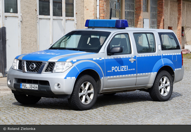 MVL-38404 - Nissan Pathfinder - Zugfahrzeug