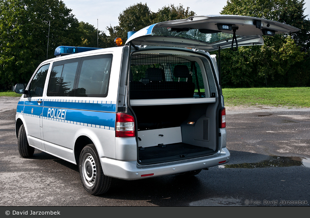 NRW5-1040 - VW T5 - FuStW