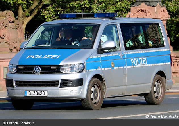 B-30420 - VW T5 Multivan - Kleinbus mit Funk