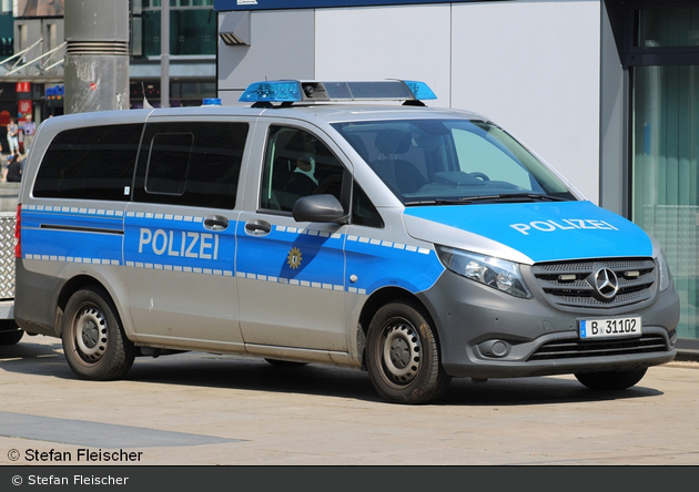 B-31102 - MB Vito - Kleinbus mit Funk
