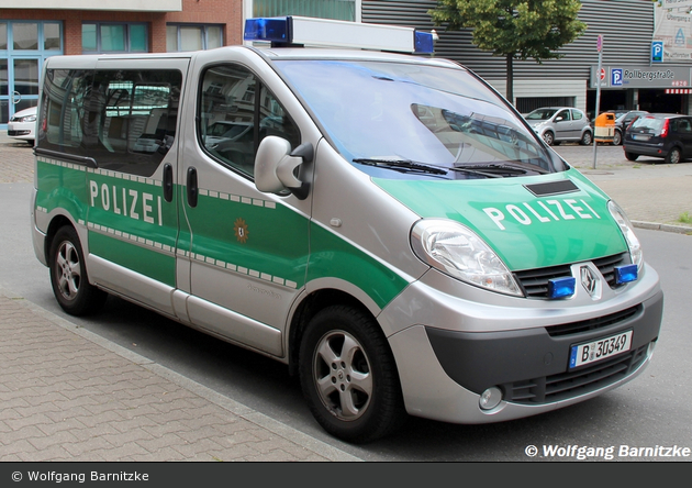 B-30349 - Renault Trafic - Kleinbus mit Funk