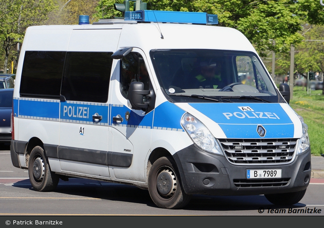 B-7989 - Renault Master - GruKW