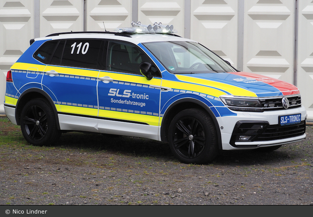 Einsatzfahrzeug VW Tiguan SLS Tronic Showcar Feuerwehr Polizei