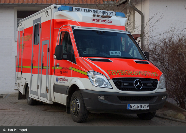 Ambulanz Lauenburg 70/83-03 (a.D.)