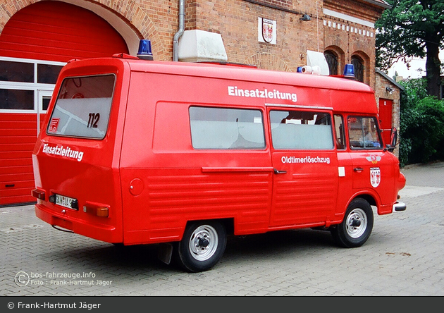 Salzwedel - Oldtimerlöschzug - ELW Barkas B 1000