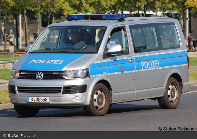 B-30558 - VW T5 Multivan - Kleinbus mit Funk