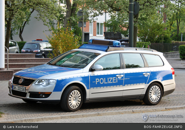 Ahrensburg - VW Passat Variant - FuStW (a.D.)