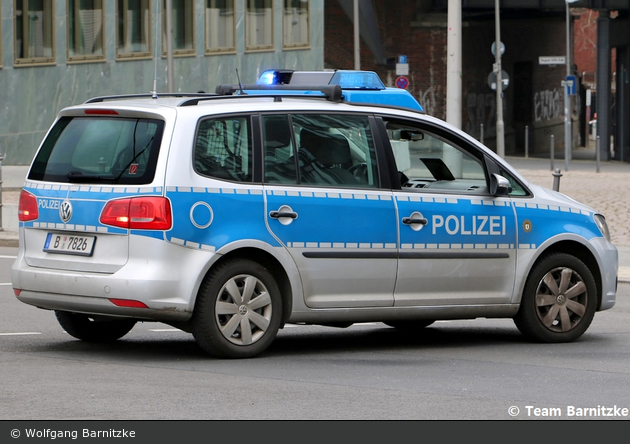 B-7826 - VW Touran - FuStW