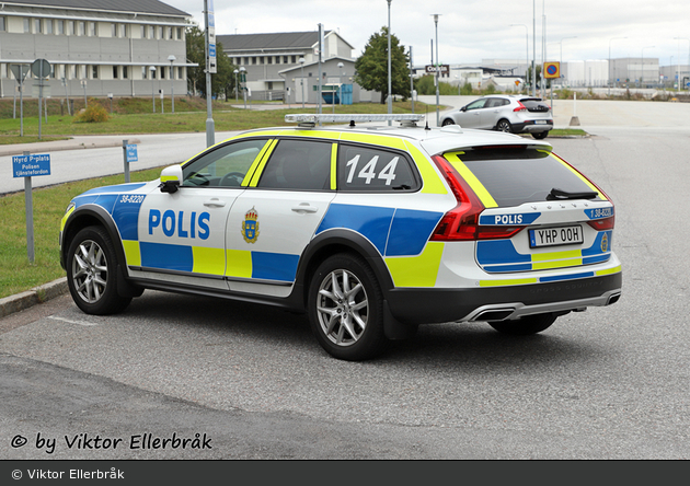 Arlanda - Polis - Radiobil - 1 38-8220
