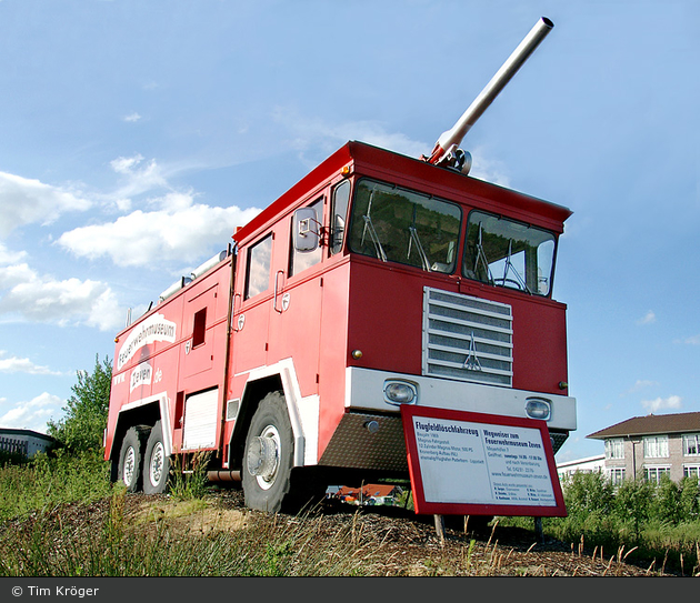 Zeven - Feuerwehrmuseum - FLF -  Flughafen Paderborn-Lippstadt