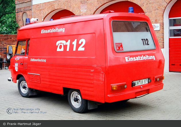 Salzwedel - Oldtimerlöschzug - ELW Barkas B 1000