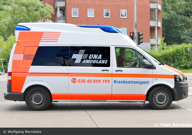 Krankentransport UNA Ambulanz- KTW (B-UA 1513)