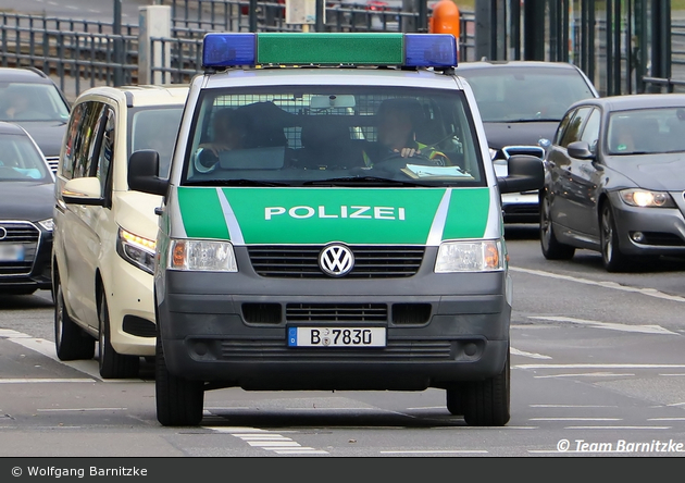 B-7830 - VW T5 - Kleinbus mit Funk