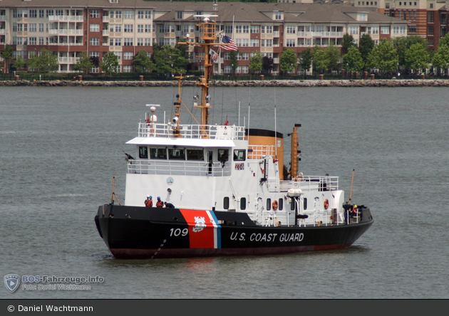 Bayonne - United States Coast Guard - Eisbrecher WTGB-109