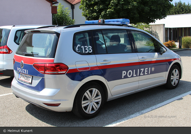 BP-40867 - Volkswagen Touran II - FuStW