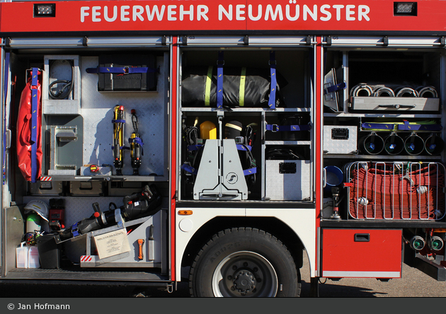 Florian Neumünster 10/48-01
