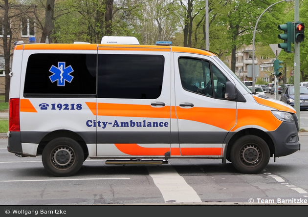 Krankentransport City-Ambulance - KTW (B-CA 822)