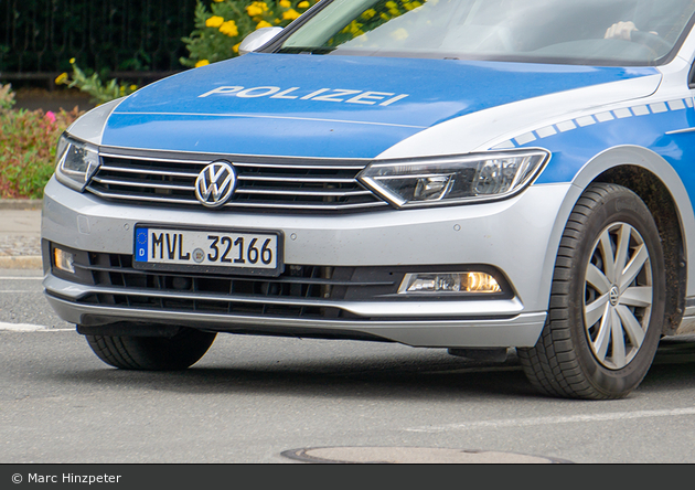 MVL-32166 - VW Passat Variant - FuStW