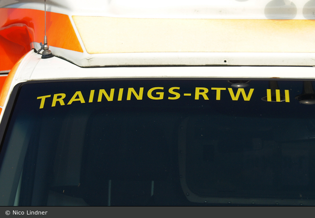 Rettung Pinneberg Trainings-RTW (HEI-RD 249)