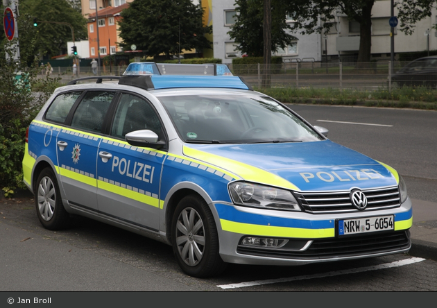 NRW5-6054 - VW Passat B7 Variant - FuStW