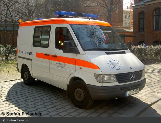 Krankentransport Berliner Rettungsdienst Team - BRT-xx KTW (a.D.)