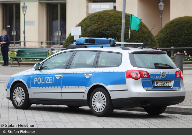 B-30833 - VW Passat Variant 2.0 TDI - FuStW (a.D.)