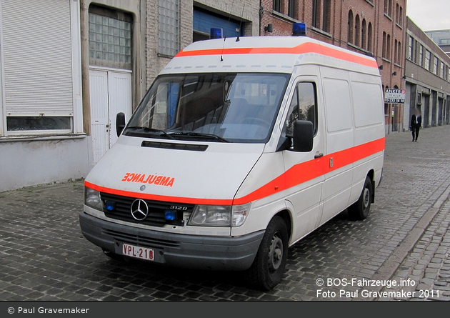 Rumst - Ambulancecentrum Antwerpen - KTW (a.D.)