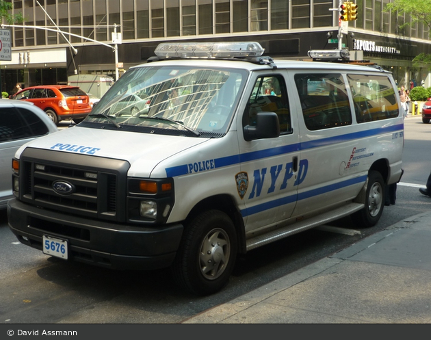 NYPD - Manhattan - 17th Precinct - HGruKW 5676
