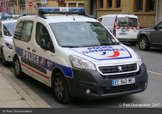 Sedan - Police Nationale - FuStW