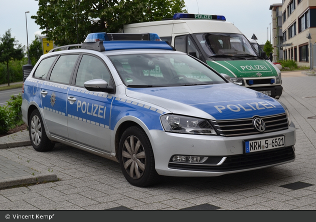 NRW5-6521 - VW Passat - FuStW