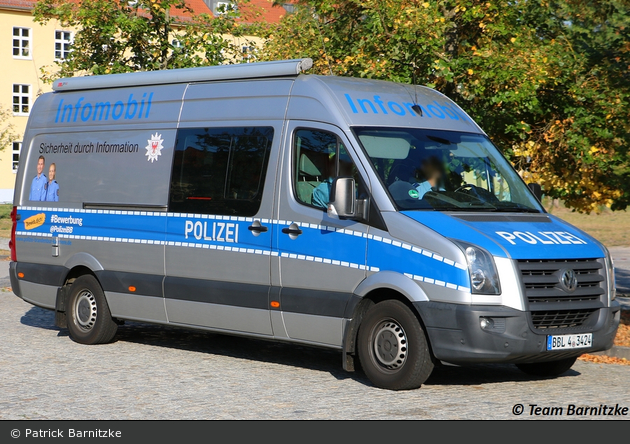 BBL4-3424 - VW Crafter - Infomobil