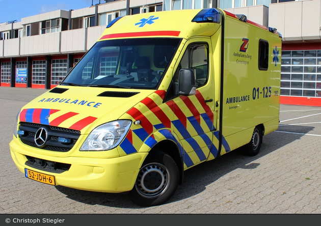 Groningen - AmbulanceZorg Groningen - RTW - 01-125 (a.D.)