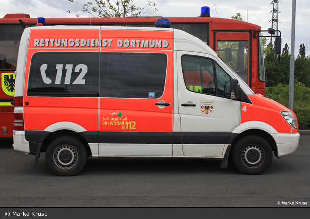 Rotkreuz Dortmund 11 KTW 01