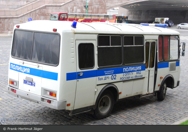 Moskau - Polizija - Mannschaftstransportfahrzeug