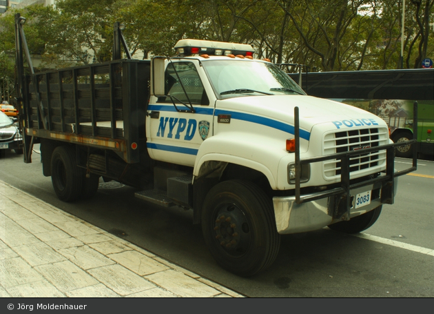 NYPD - Queens - Barriers Section - LKW 3083
