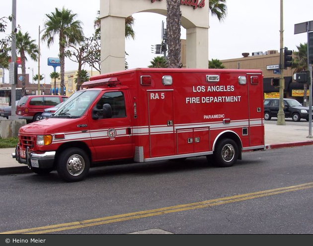 Los Angeles - Los Angeles Fire Department - Rescue Ambulance 005 (a.D.)