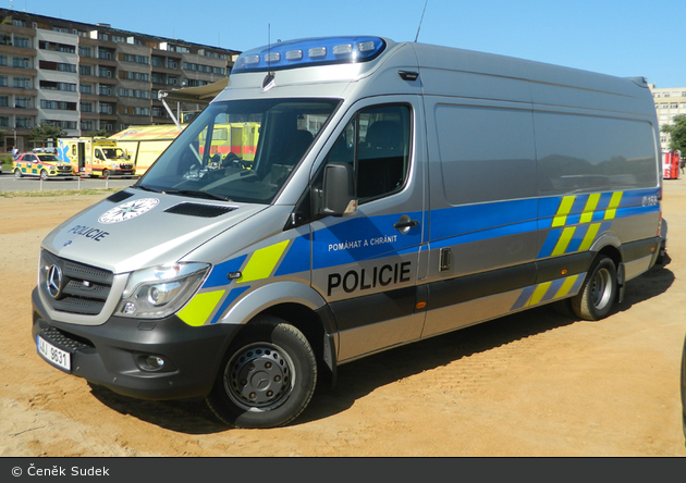 Praha - Policie - 4AJ 9631 - Entschärferfahrzeug
