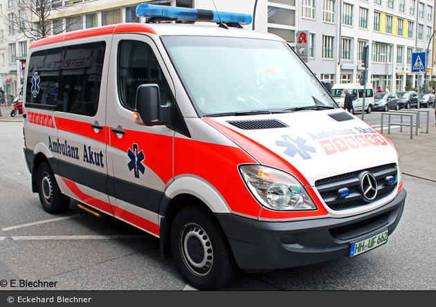 Ambulanz Akut - KTW (HH-UF 662)