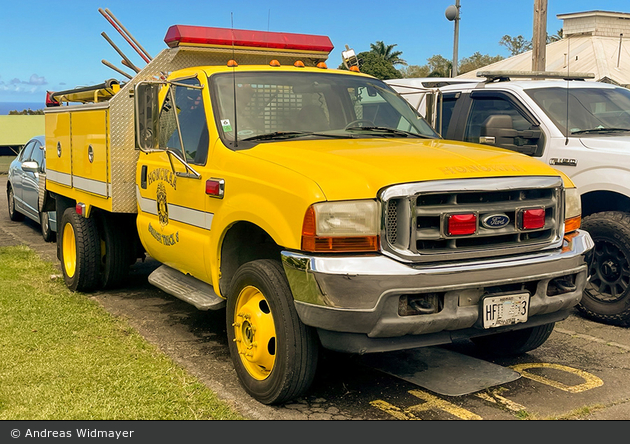 Honokaa - Hawai'i County Fire Department - Brush 008