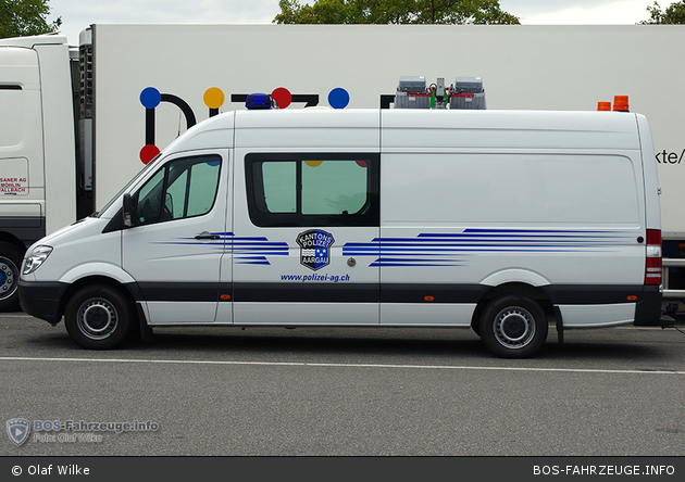 Aarau - KaPo Aargau - Signalisationsfahrzeug - WY-02 4502